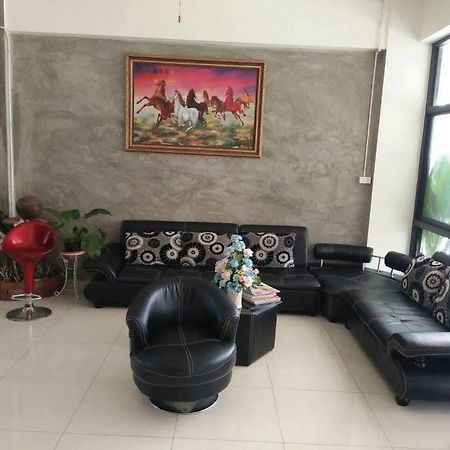 Pornsiri Hotel Sisaket Bagian luar foto
