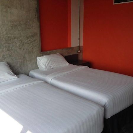 Pornsiri Hotel Sisaket Bagian luar foto