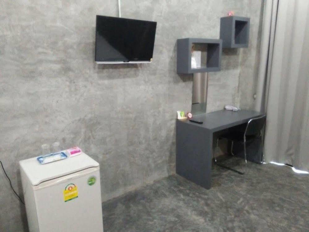 Pornsiri Hotel Sisaket Bagian luar foto