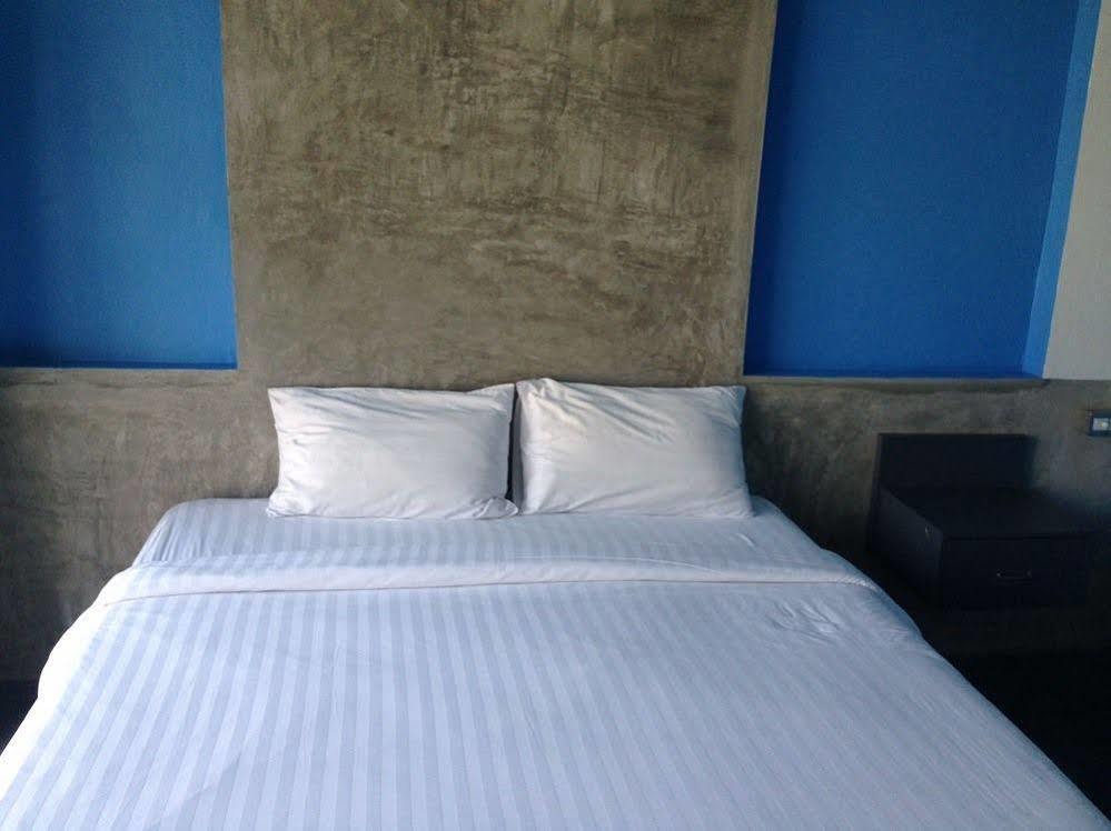 Pornsiri Hotel Sisaket Bagian luar foto